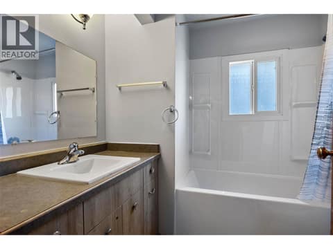 Photo 13 of 875 SURREY Avenue, North Kamloops