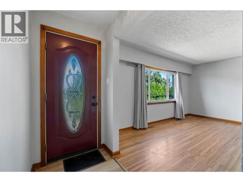 Photo 5 of 875 SURREY Avenue, North Kamloops