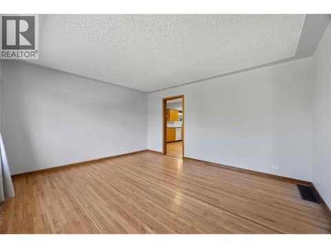 Photo 6 of 875 SURREY Avenue, North Kamloops