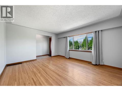 Photo 8 of 875 SURREY Avenue, North Kamloops