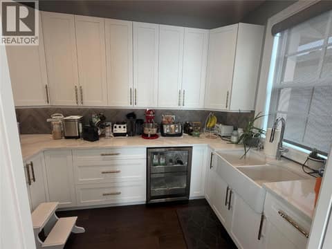 Butler pantry off kitchen at 628 Hart Place, Foothills, Vernon