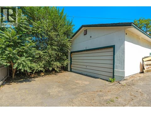 Photo 5 of 2100 32nd Street, Mission Hill, Vernon