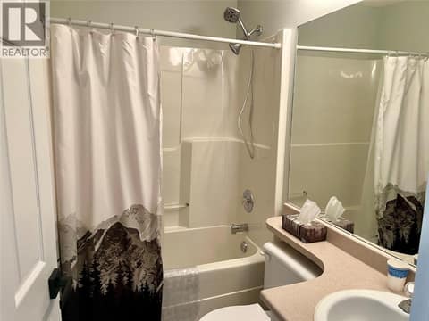 Bathroom at 1902 46 Avenue Unit# 2, Harwood, Vernon
