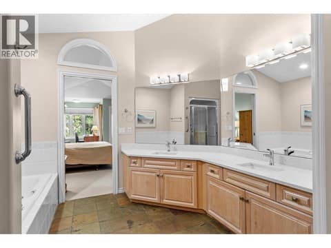 Large ensuite. at 4400 Gallaghers Drive E Unit# 2, South East Kelowna