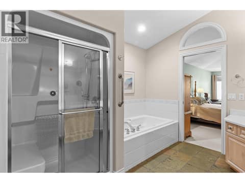 Shower and bathtub ensuite. at 4400 Gallaghers Drive E Unit# 2, South East Kelowna
