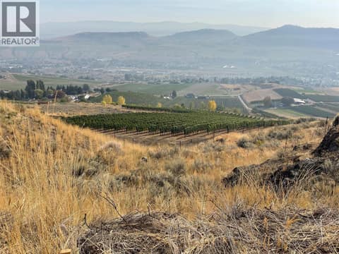 Seasons changing at 595 Vineyard Way N Unit# 33, Bella Vista, Vernon