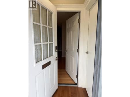 Shared Entry at 220 Prior Road S Unit# 1, Rutland South, Kelowna