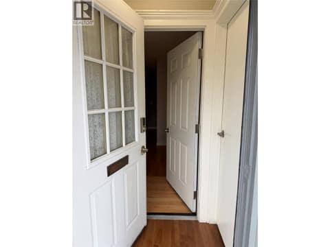 Shared Entry at 220 Prior Road S Unit# 1, Rutland South, Kelowna