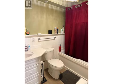 Suite bath at 220 Prior Road S Unit# 1, Rutland South, Kelowna