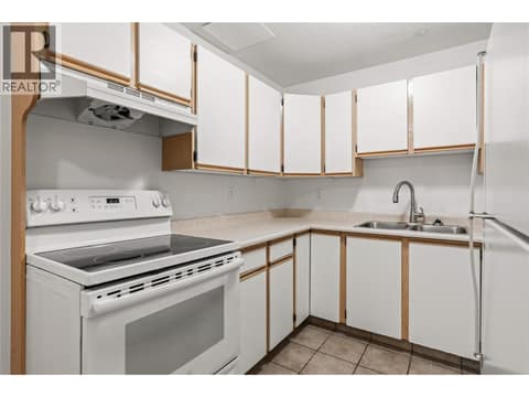 Photo 10 of 4202 Alexis Park Drive Unit# 221, Alexis Park, Vernon