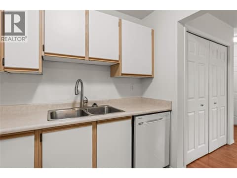 Photo 11 of 4202 Alexis Park Drive Unit# 221, Alexis Park, Vernon