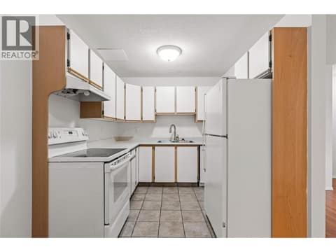 Photo 9 of 4202 Alexis Park Drive Unit# 221, Alexis Park, Vernon