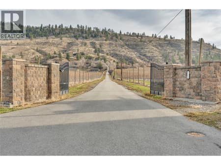 Photo 2 of 760 Hudson Street, Uplands/Redlands, Penticton