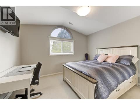 Primary bedroom on upper level at 133 Wyndham Crescent Unit# 110, North Glenmore, Kelowna