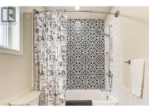 Updated main bathroom - 4 pc at 133 Wyndham Crescent Unit# 110, North Glenmore, Kelowna