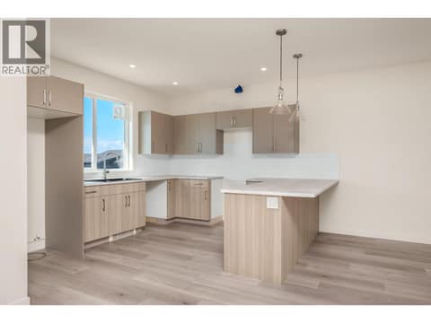Photo 11 of 4311 Painted Turtle Drive, Alexis Park, Vernon