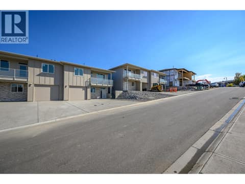 Photo 3 of 4311 Painted Turtle Drive, Alexis Park, Vernon