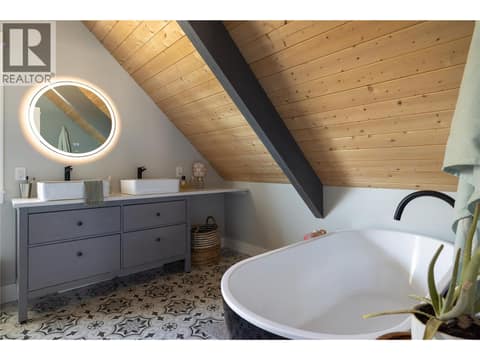 Stunning 5 piece ensuite at 1130 Thomas Hayes Road, Armstrong/ Spall., Spallumcheen