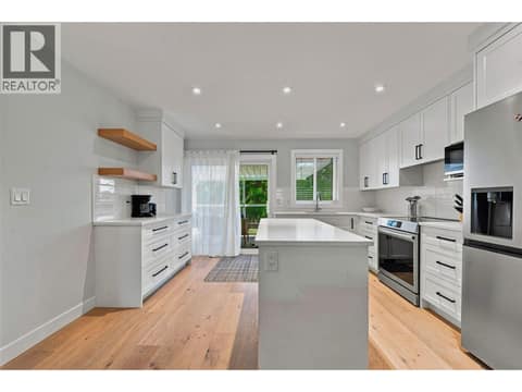 Photo 4 of 3173 Coventry Crescent, Glenrosa, West Kelowna