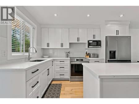 Photo 6 of 3173 Coventry Crescent, Glenrosa, West Kelowna