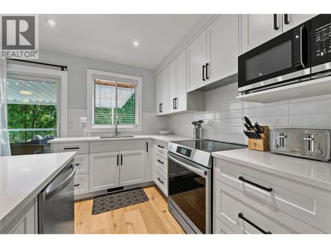 Photo 7 of 3173 Coventry Crescent, Glenrosa, West Kelowna