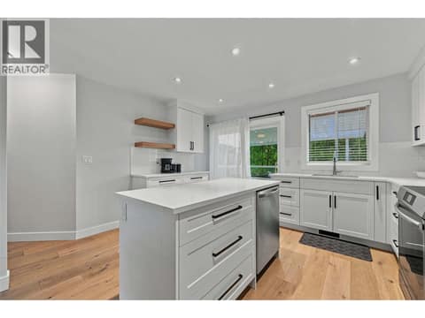 Photo 8 of 3173 Coventry Crescent, Glenrosa, West Kelowna