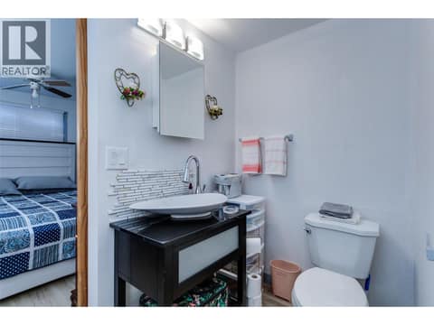 En Suite bath at 3591 Old Vernon Road Unit# 217, Ellison, Kelowna