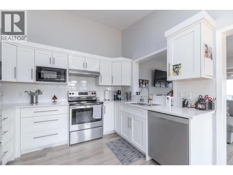 Photo 11 of 3689 Morningside Drive, Glenrosa, West Kelowna