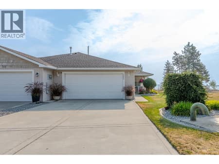 Photo 2 of 3689 Morningside Drive, Glenrosa, West Kelowna
