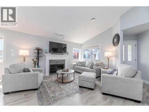 Photo 6 of 3689 Morningside Drive, Glenrosa, West Kelowna