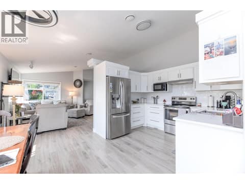 Photo 9 of 3689 Morningside Drive, Glenrosa, West Kelowna