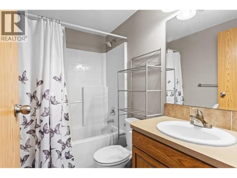 Main bathroom at 610 Katherine Road Unit# 46, West Kelowna Estates