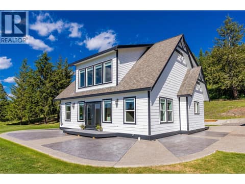 Cabin-inspired 3 bed/ 3 bath home with stunning views, a detached garage & plenty of usable land at 17936 Angus Road, Lake Country North West