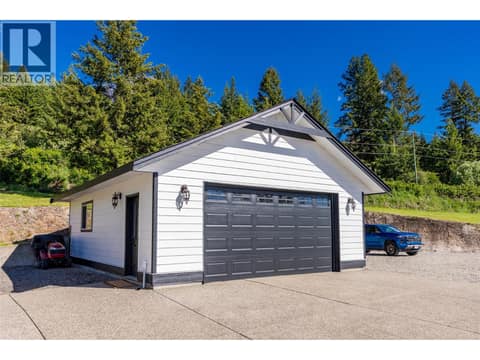 Detached double-car garage at 17936 Angus Road, Lake Country North West
