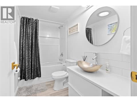 Separate Bathroom at 3206 Shannon Lake Road Unit# 15, Shannon Lake, West Kelowna