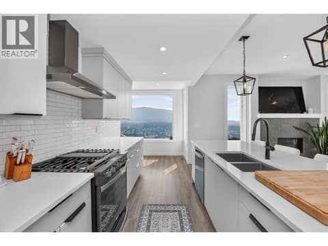 Photo 14 of 5120 Turtle Pond Court, Bella Vista, Vernon