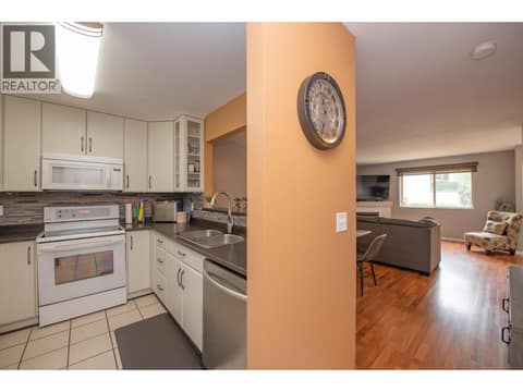 Photo 13 of 1607 43 Avenue Unit# 202, Harwood, Vernon