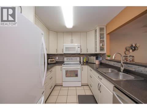 Photo 14 of 1607 43 Avenue Unit# 202, Harwood, Vernon