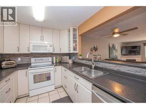Photo 15 of 1607 43 Avenue Unit# 202, Harwood, Vernon