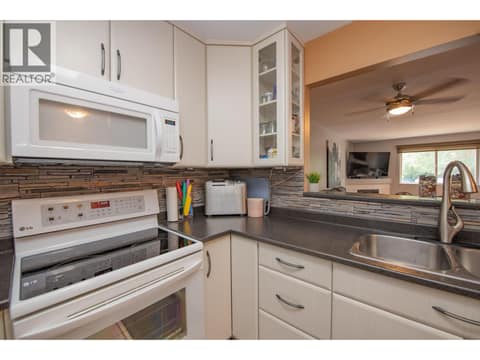 Photo 17 of 1607 43 Avenue Unit# 202, Harwood, Vernon