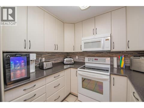 Photo 19 of 1607 43 Avenue Unit# 202, Harwood, Vernon