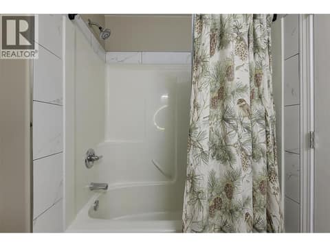 Family bath at 2352 SELKIRK Drive Lot# 37, Dilworth Mountain, Kelowna