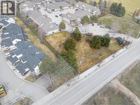 Photo 4 of 3318 Woodsdale Road, Lake Country East / Oyama