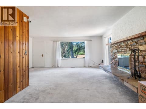 Family room upper level at 506 Browne Road, Middleton Mountain Vernon