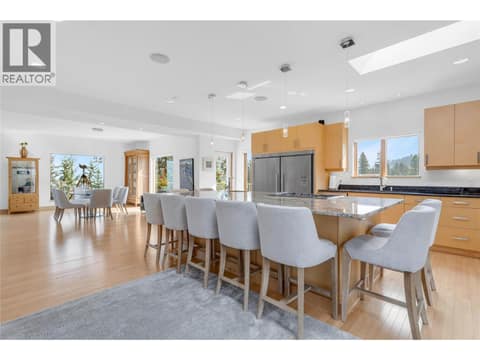 Oversized island at 5851 Lakeshore Road, Upper Mission, Kelowna