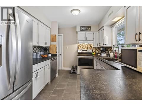 Photo 11 of 629 RICHMOND Avenue, North Kamloops