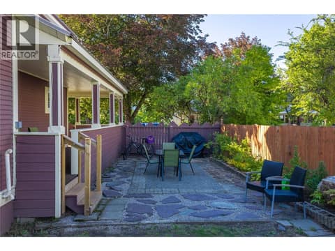 Entertaining area at 408 & 410 Mackenzie Avenue, Revelstoke