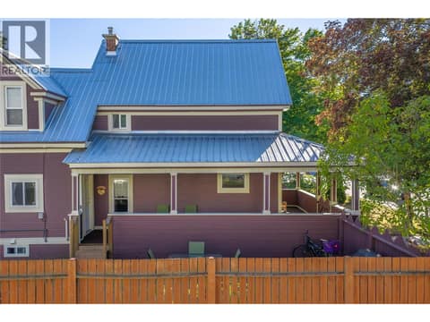 Fenced yard at 408 & 410 Mackenzie Avenue, Revelstoke