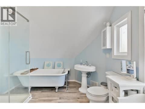 Main bathroom upstairs at 408 & 410 Mackenzie Avenue, Revelstoke