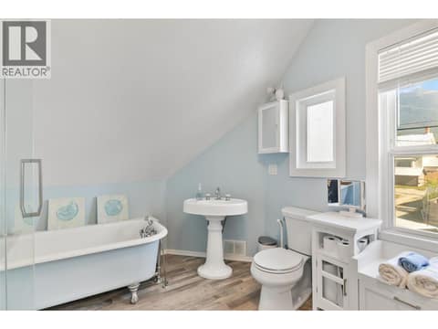 Main bathroom upstairs at 408 & 410 Mackenzie Avenue, Revelstoke